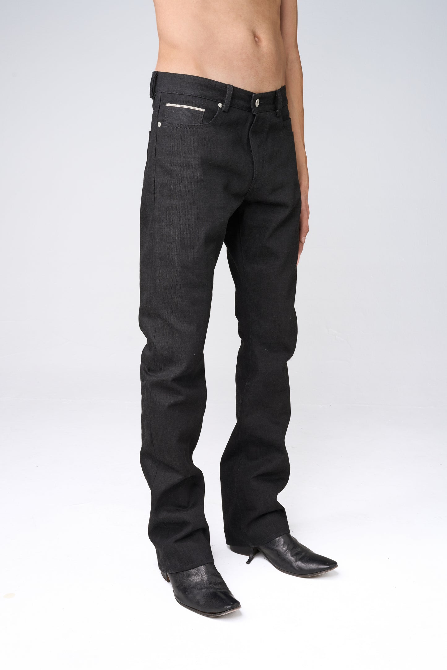 SLENDER CUT BLACK
